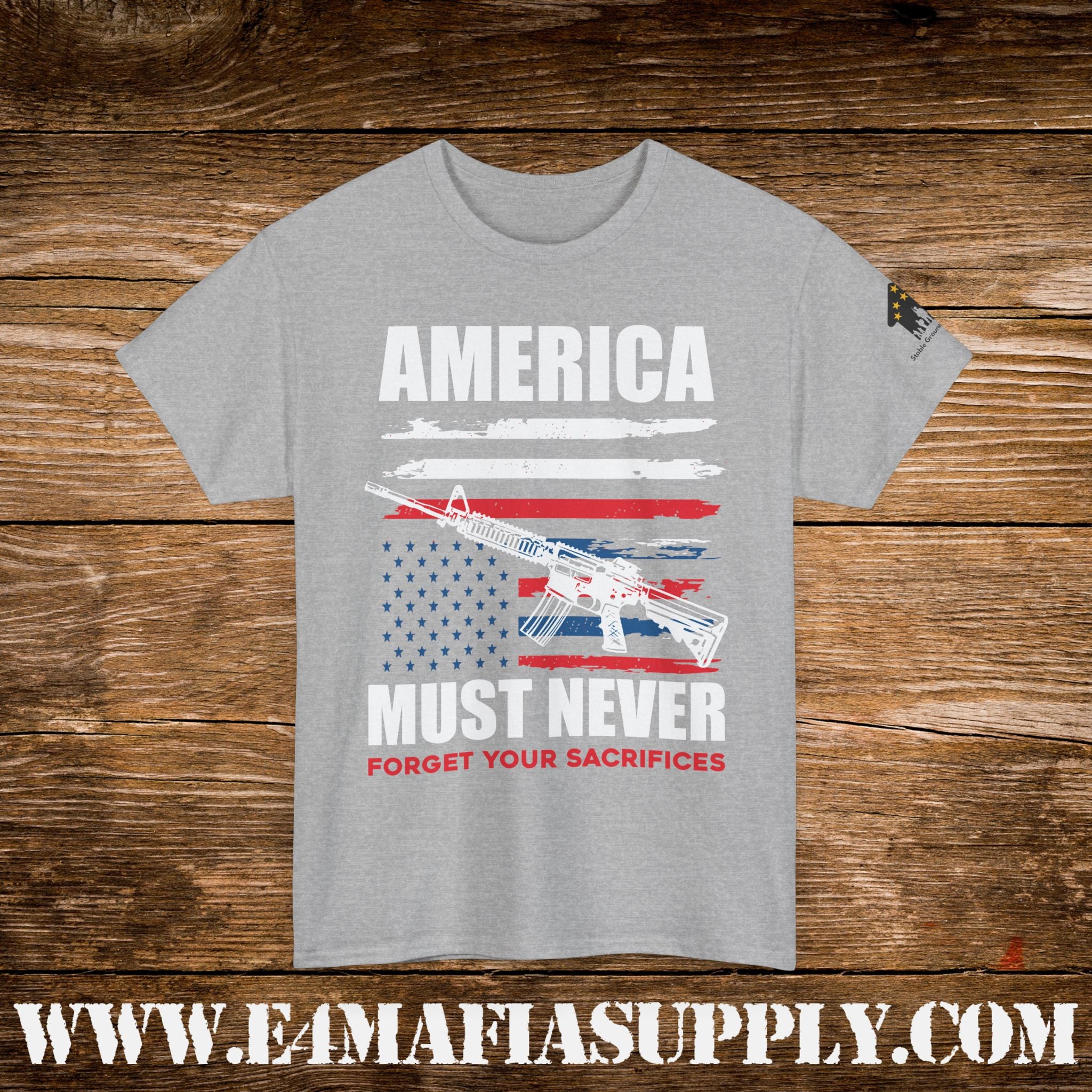 “America Must Never Forget Your Sacrifices” – Patriotic Memorial Rifle Flag T-Shirt