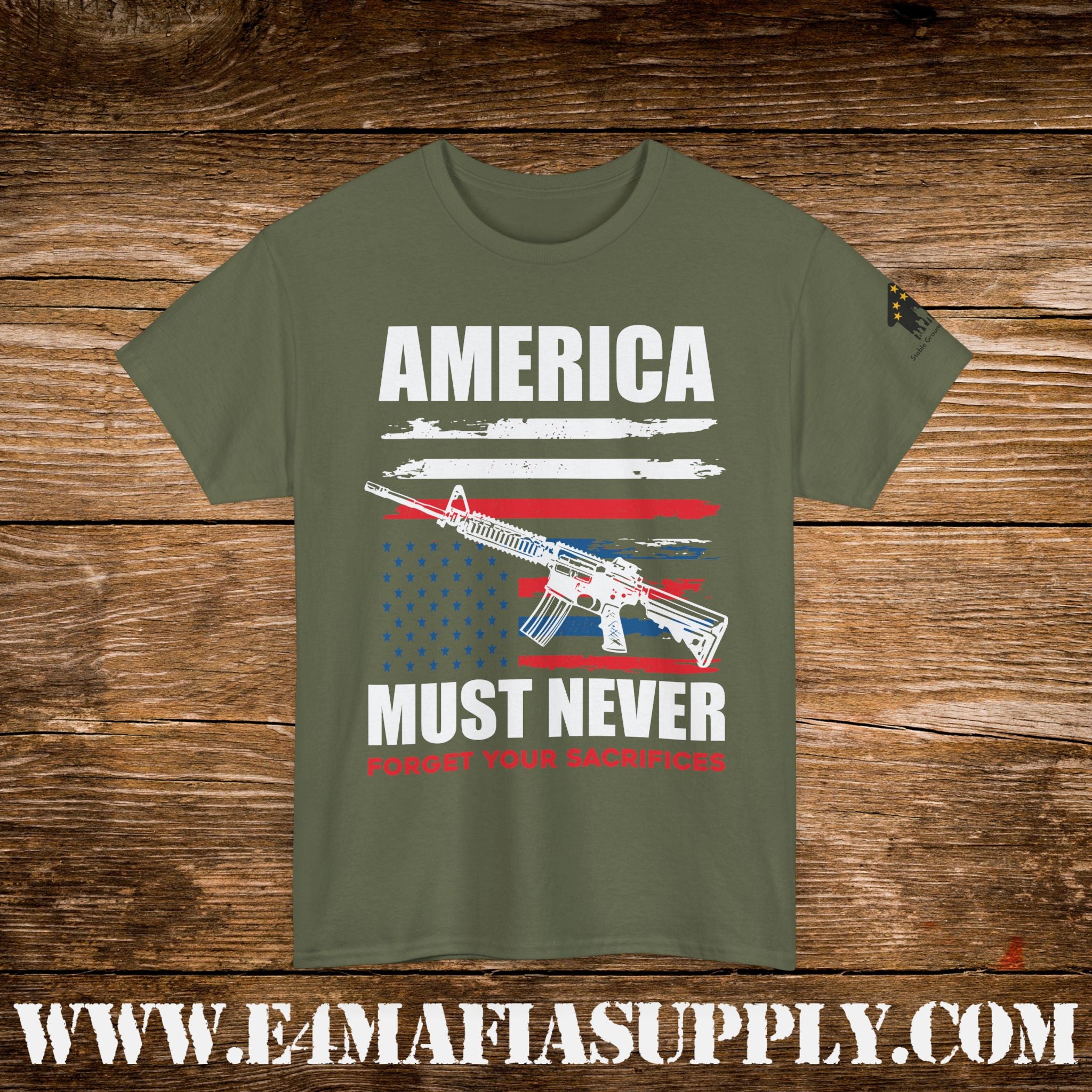 “America Must Never Forget Your Sacrifices” – Patriotic Memorial Rifle Flag T-Shirt