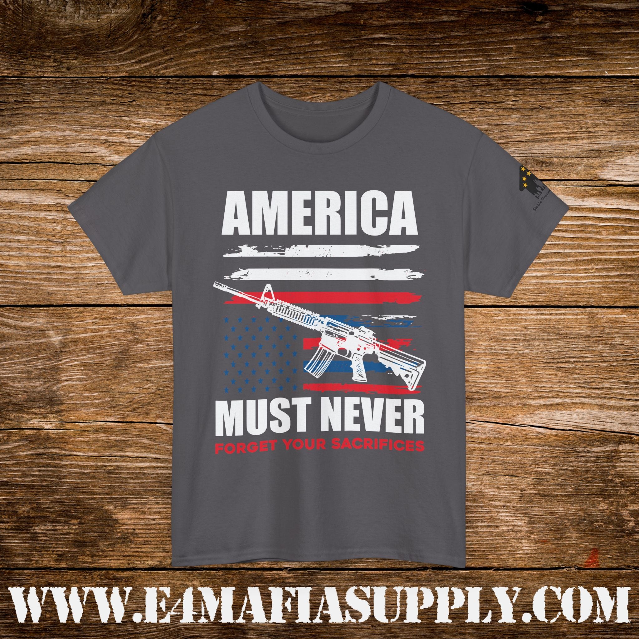 “America Must Never Forget Your Sacrifices” – Patriotic Memorial Rifle Flag T-Shirt