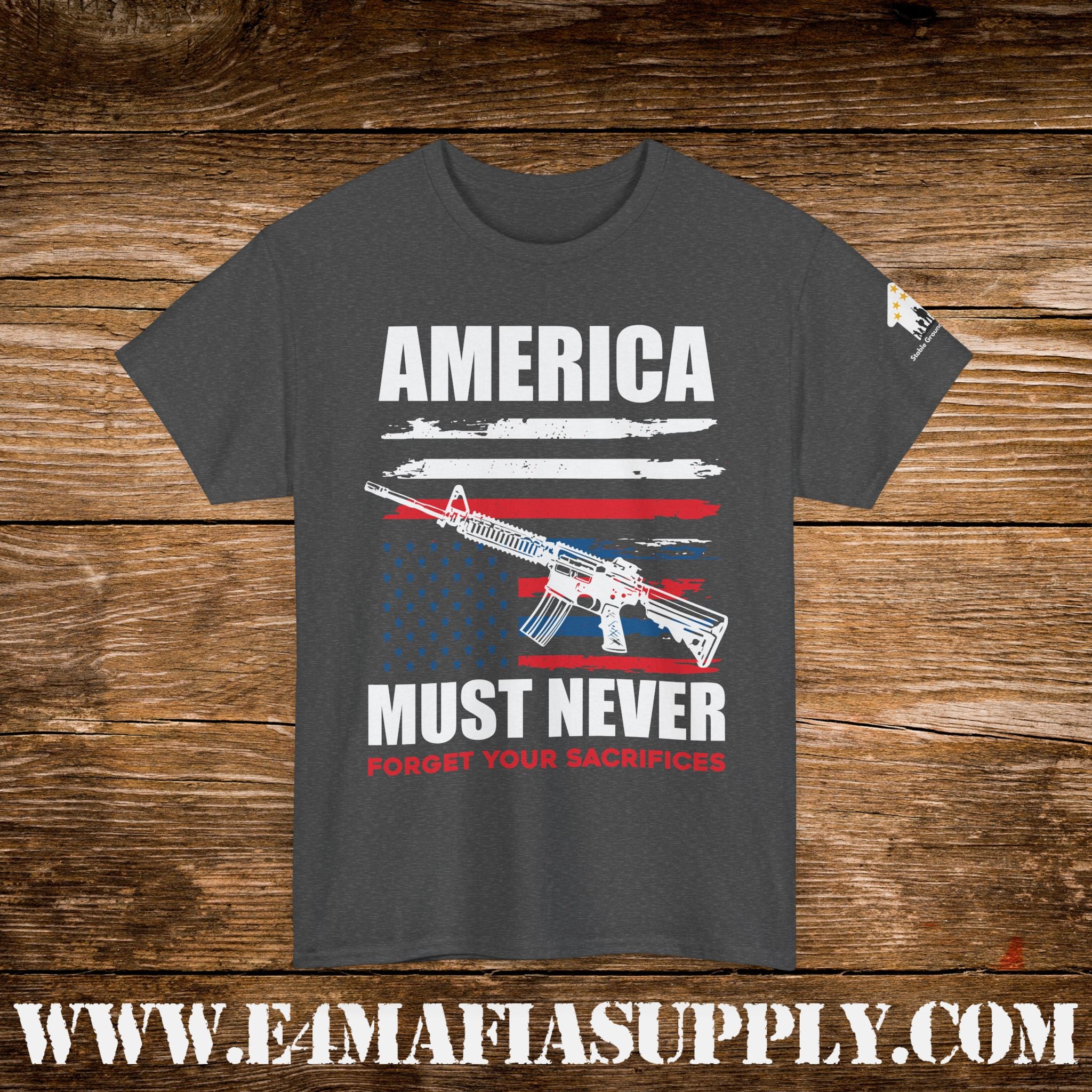 “America Must Never Forget Your Sacrifices” – Patriotic Memorial Rifle Flag T-Shirt