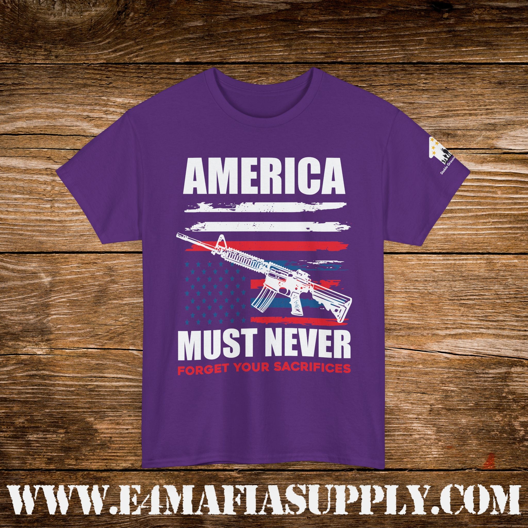 “America Must Never Forget Your Sacrifices” – Patriotic Memorial Rifle Flag T-Shirt